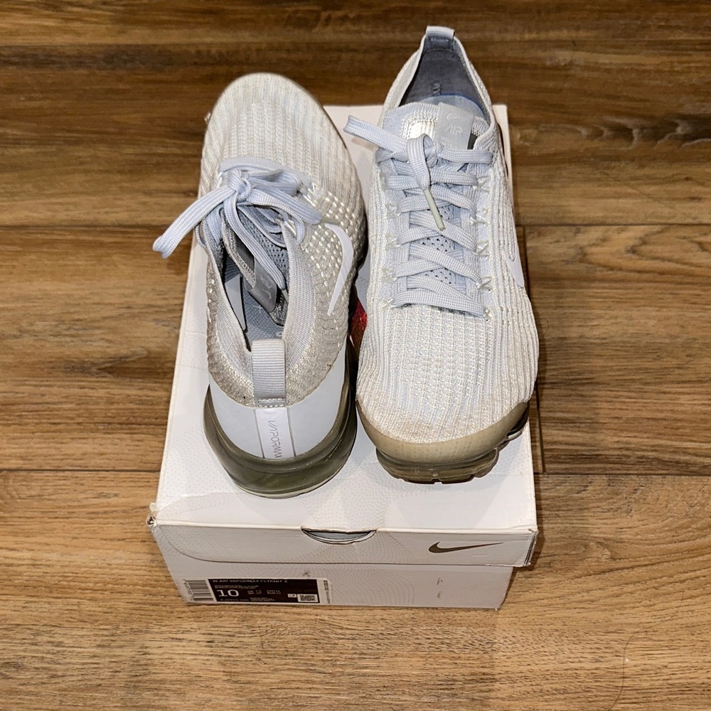 Nike Women’s White Knit Sneakers with Subtle Gray Trim